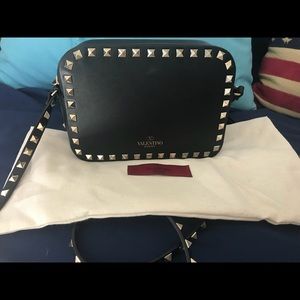 💯 %authentic Valentino Rockstud Crossbody bag